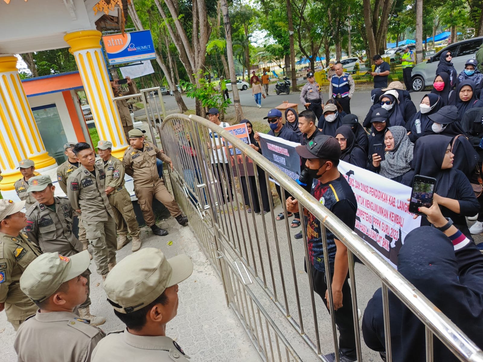 Tak Dijumpai Faisal, Guru Honorer : Pj Bupati Langkat Tak Bertanggungjawab