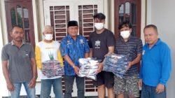 Peduli Olahraga, Ricky Anthony Bagikan Seragam Sepak Bola di Padang Tualang dan Secanggang