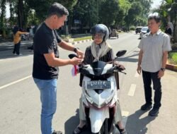 Sat Intelkam Polres Langkat Sebar 500 Bendera Merah Putih di Stabat